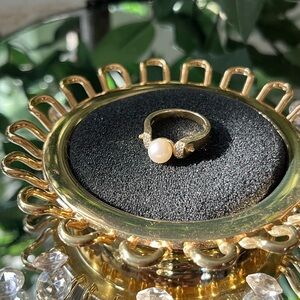Albert David Pearls & Gems Elegant 14K Gold Cultured Pearl Ring with Diamonds